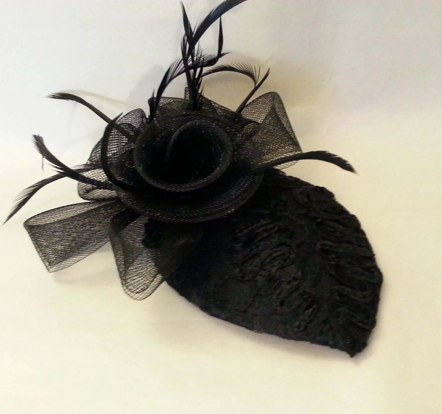 Black hat Fascinator Vintage 40s 50s  Black birdcage Veil