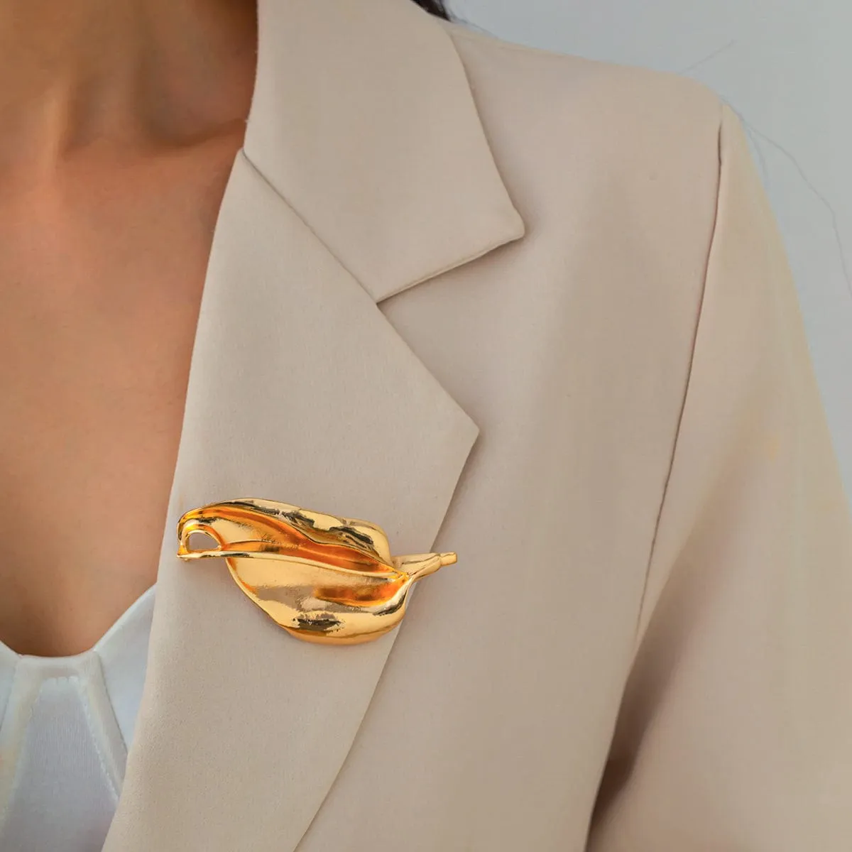Chic Pleated Leaf Pin Brooch