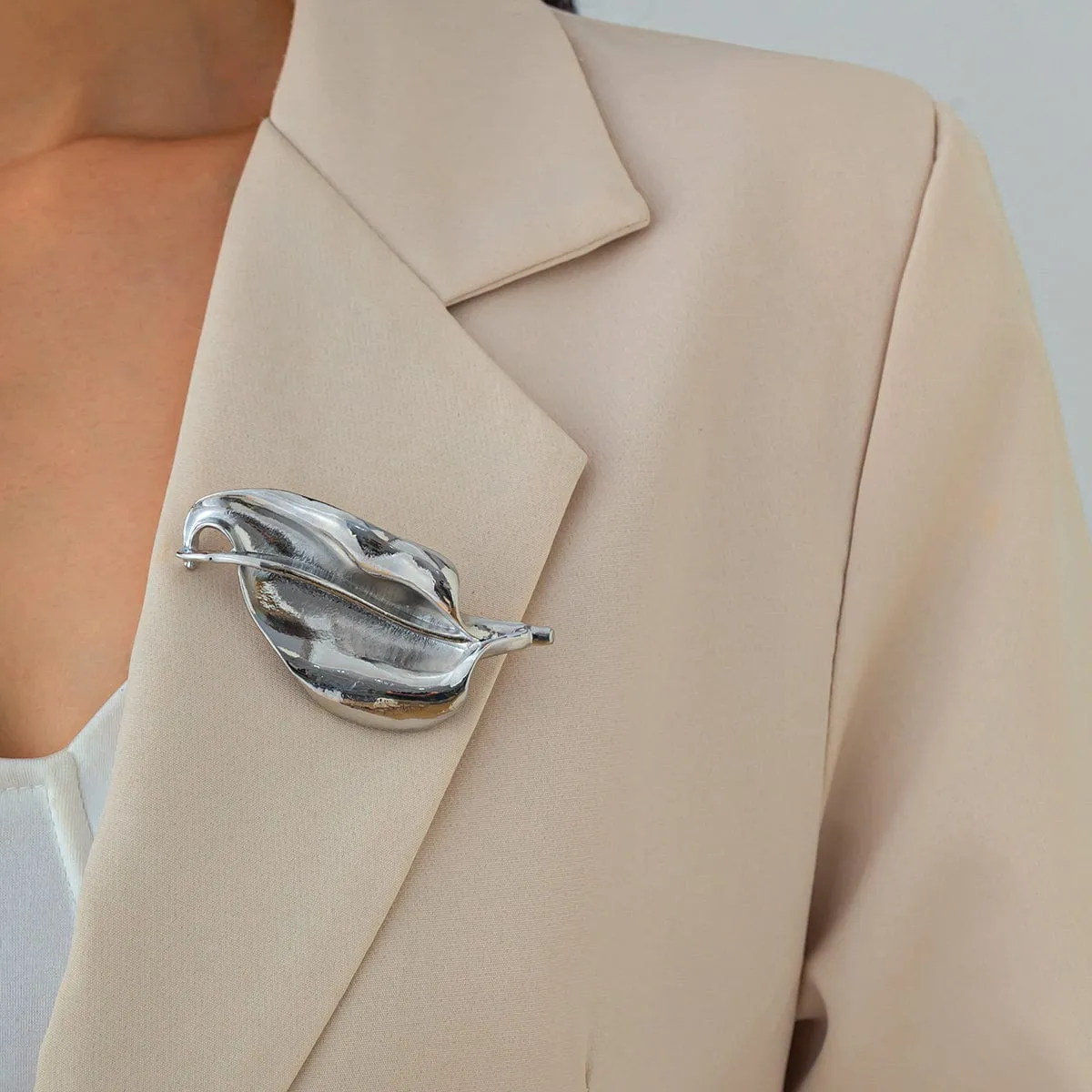 Chic Pleated Leaf Pin Brooch