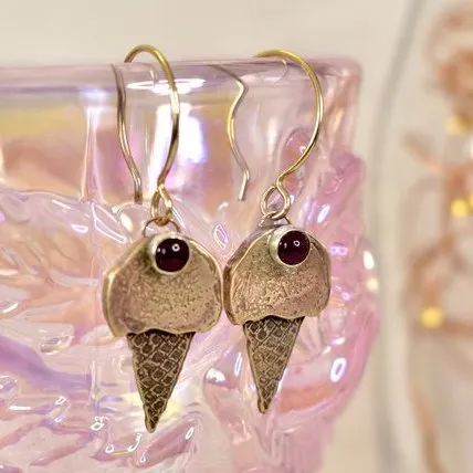 Chloeography - Earrings - I Scream for Ice Cream (Butterscotch with Cherry) #ICEER-BUTCHE