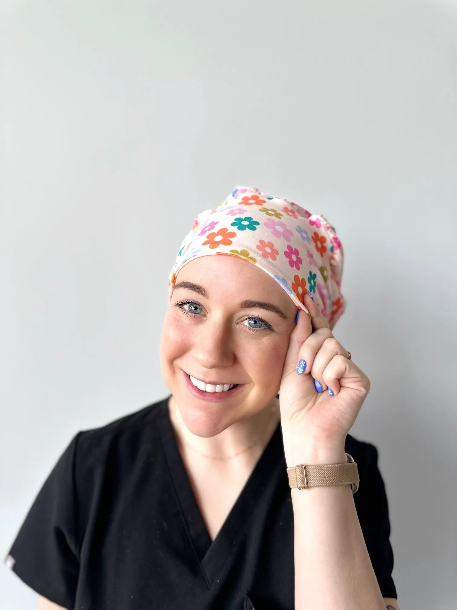 DuoStyle Scrub Hat - Groovy Multicolor Daises