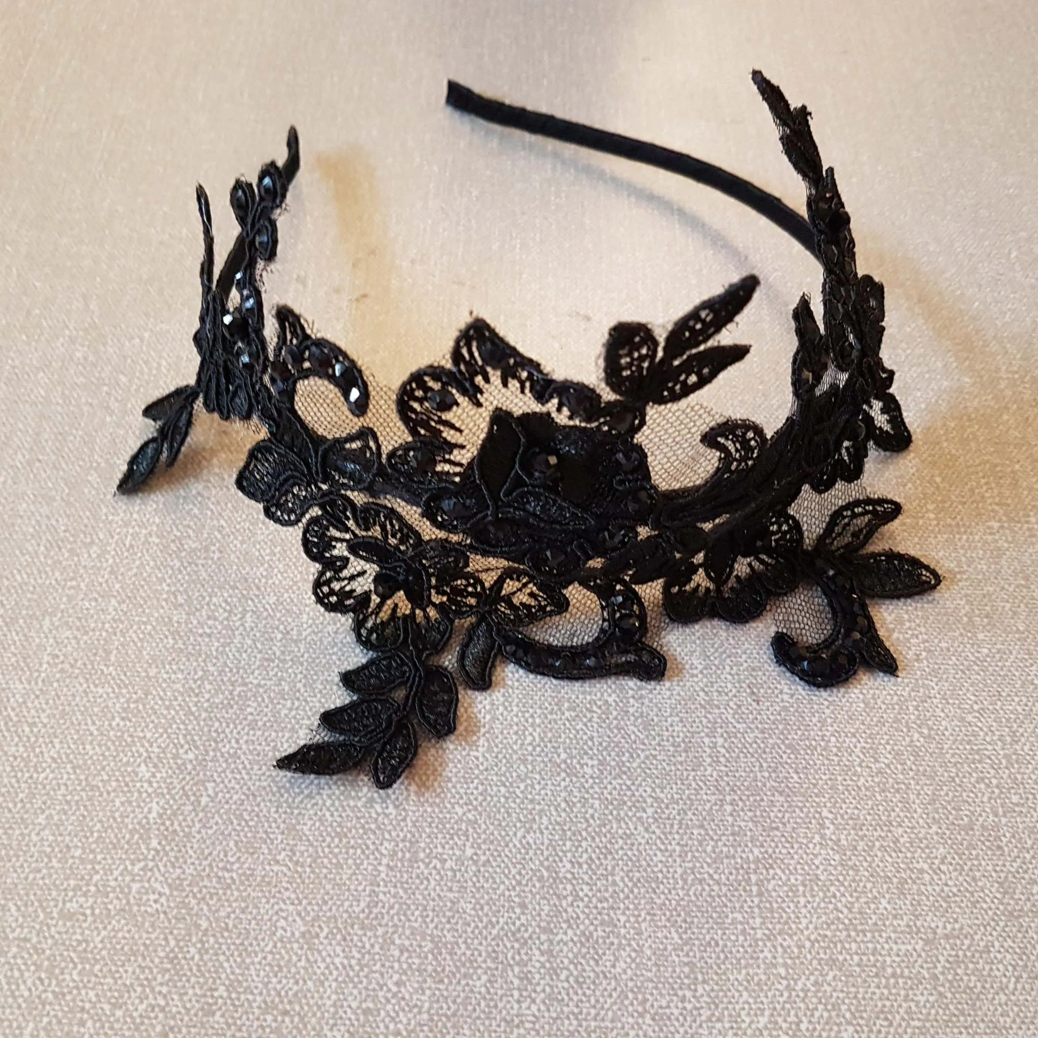 Fascinator Vintage Red, Black Lace Headband Fascinator