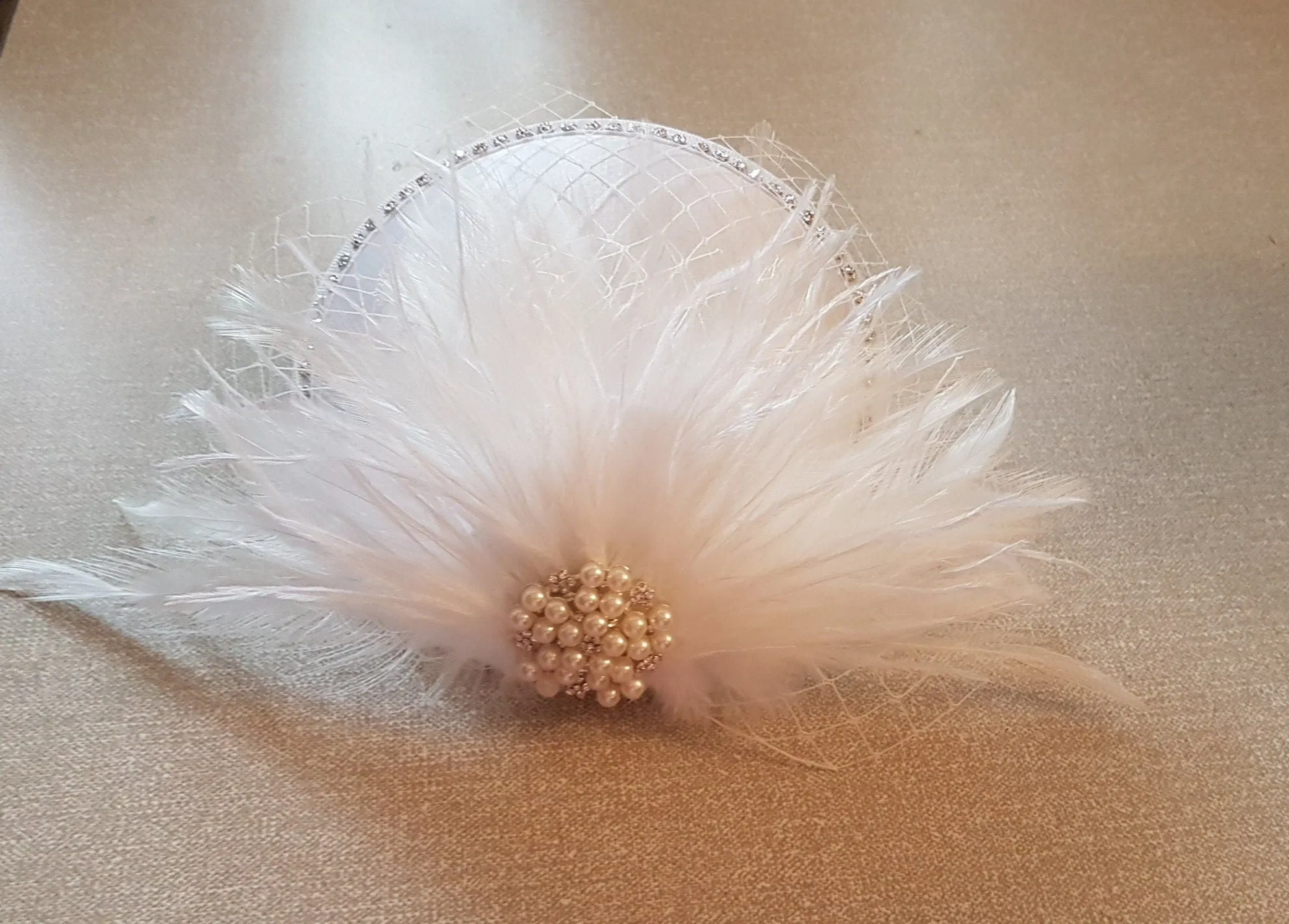 Hat fascinator Bridal Feather hat Fascinator White Ivory fascinator Wedding hair accessory