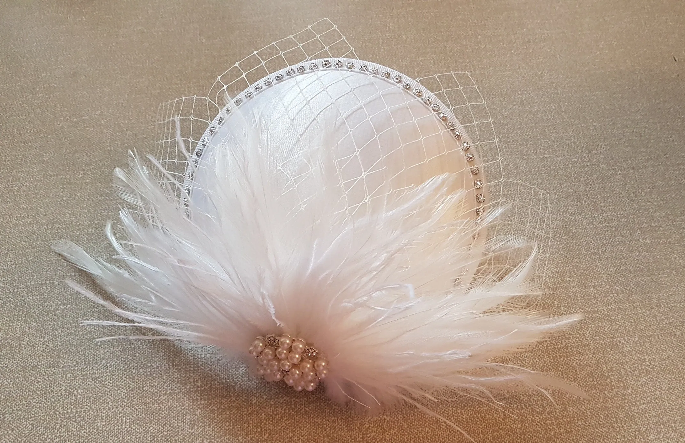 Hat fascinator Bridal Feather hat Fascinator White Ivory fascinator Wedding hair accessory