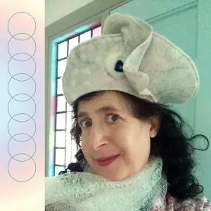 Iridescent White Ruffle Beret