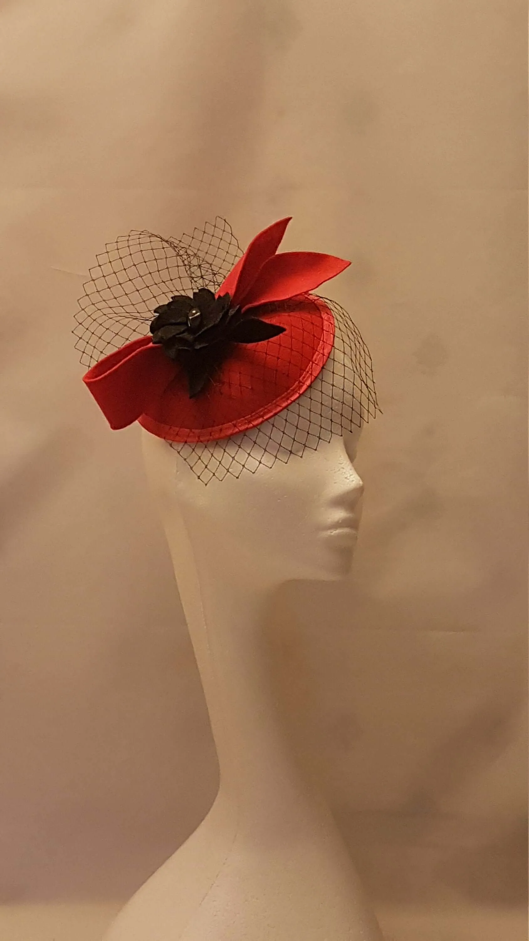 RED & BLACK Birdcage veil Hat with Black,Red felt bow. Wedding, Race,Cocktail,Church hat fascinator