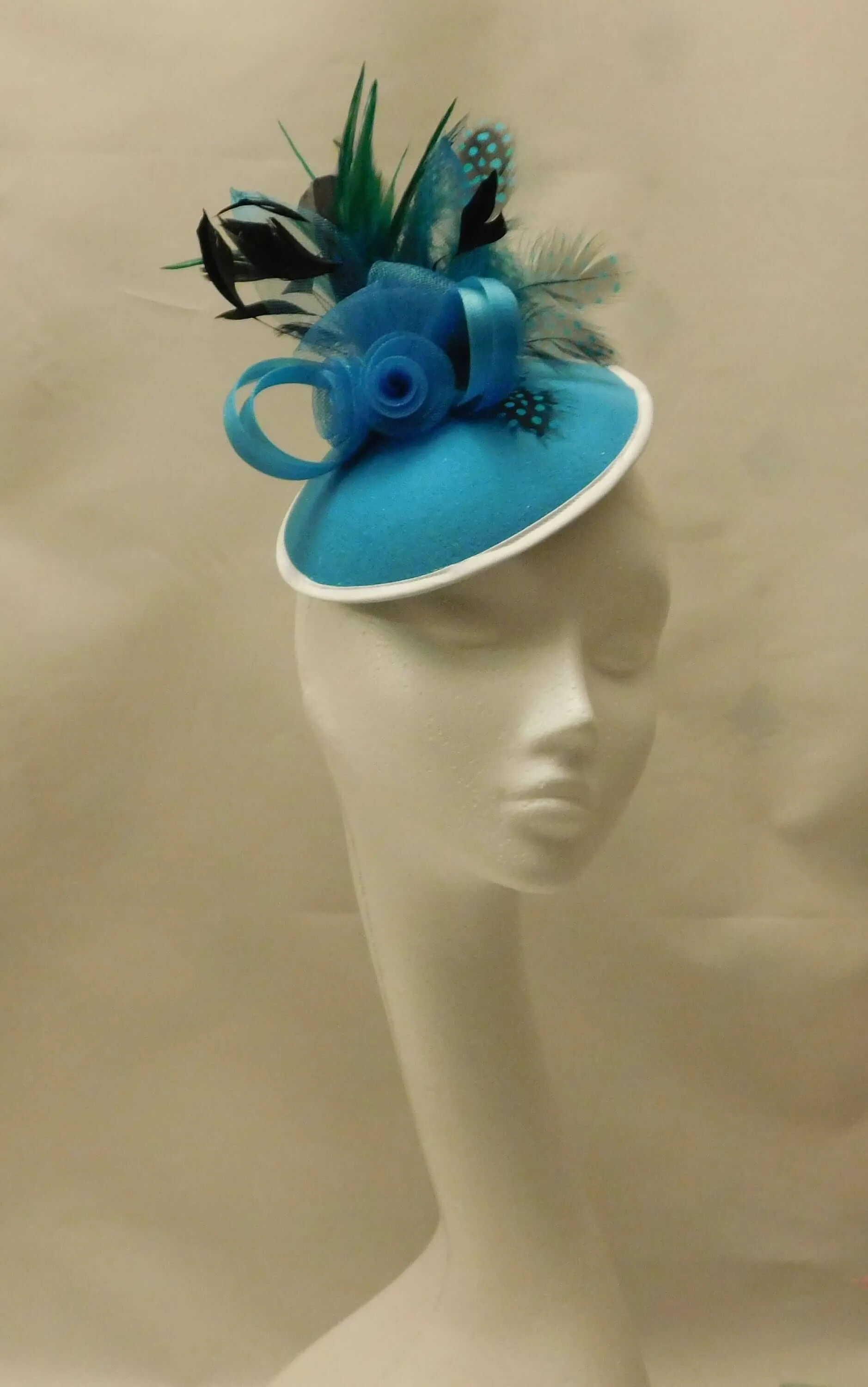 TURQUOISE BLUE Hat fascinator for race, cocktail, Ascot Wedding-ELEGANCEFASCINATOR