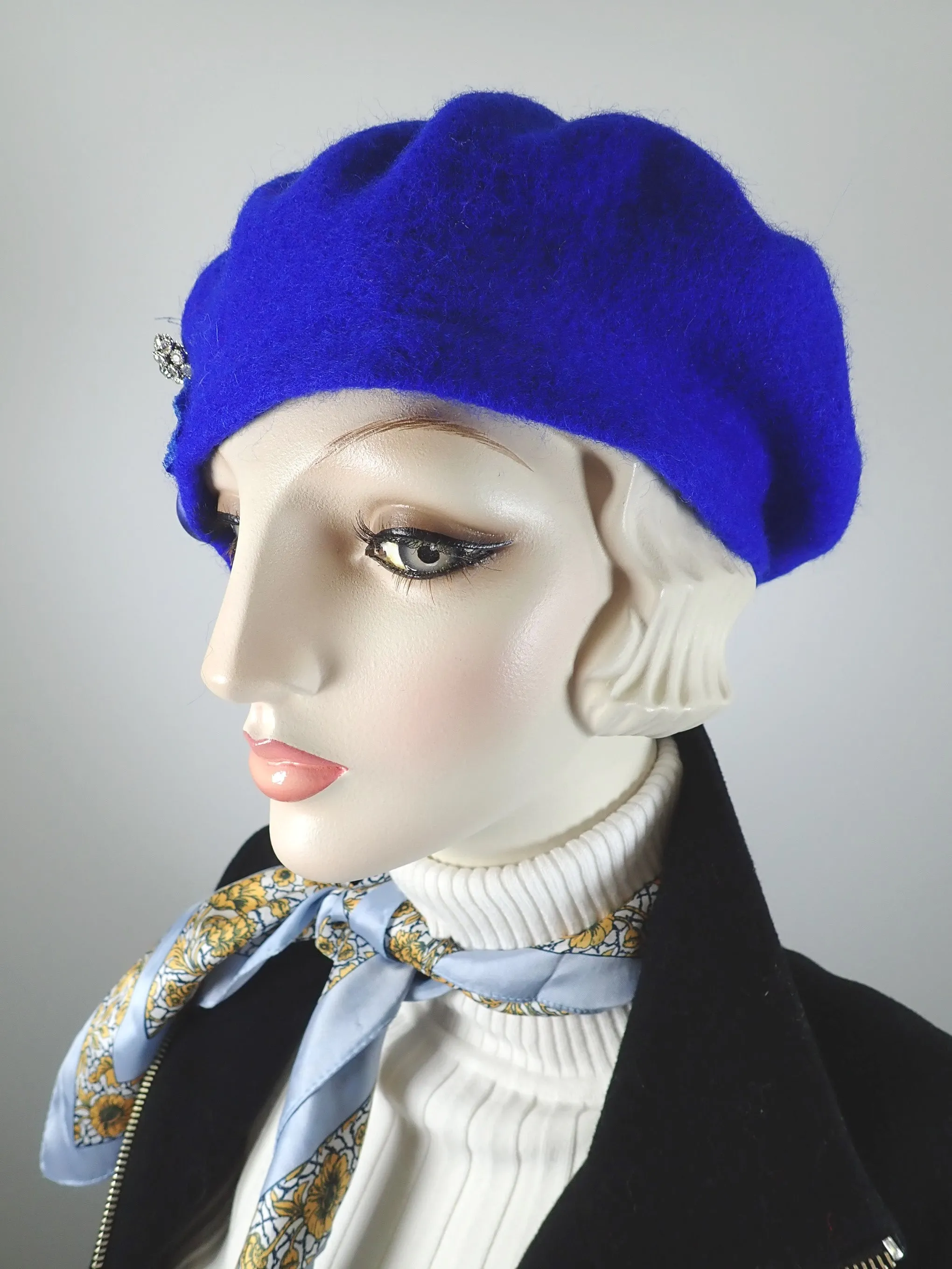 Womens royal blue Hat. Wool felt Hat. Felted Wool tam hat. Warm Winter Hat. Ladies blue Tam. Classic Beret for women. Wool beret hat.