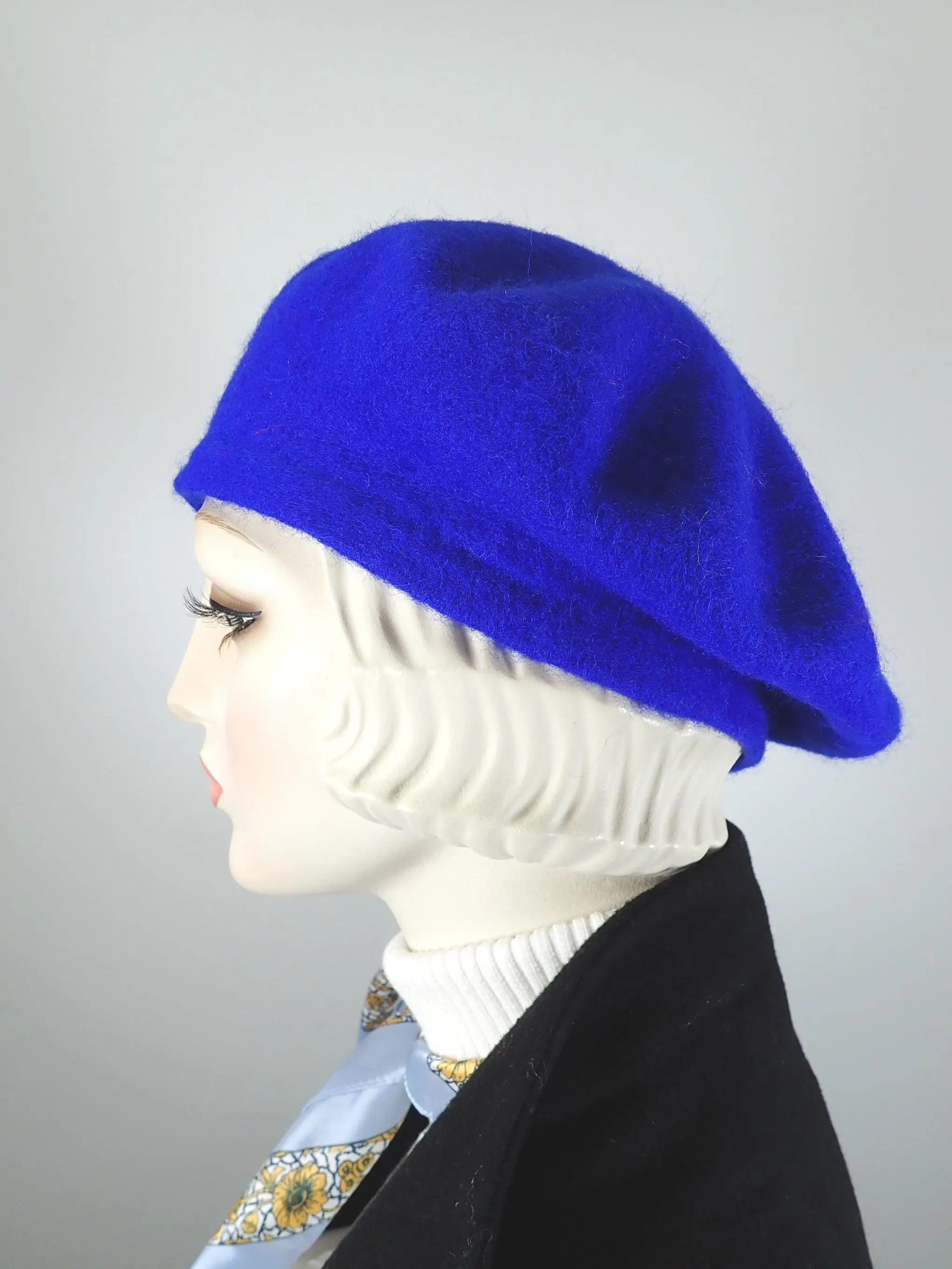Womens royal blue Hat. Wool felt Hat. Felted Wool tam hat. Warm Winter Hat. Ladies blue Tam. Classic Beret for women. Wool beret hat.
